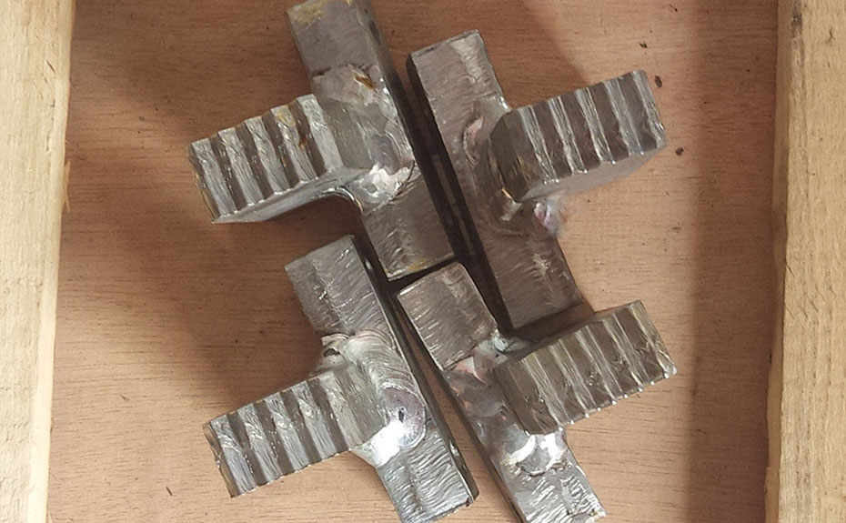 HR400雙級活塞推料離心機刮刀